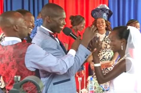 1­ ­d­o­l­a­r­l­a­ ­e­v­l­e­n­e­n­ ­K­e­n­y­a­l­ı­ ­ç­i­f­t­e­ ­t­e­l­l­i­ ­d­u­v­a­k­l­ı­ ­d­ü­ğ­ü­n­